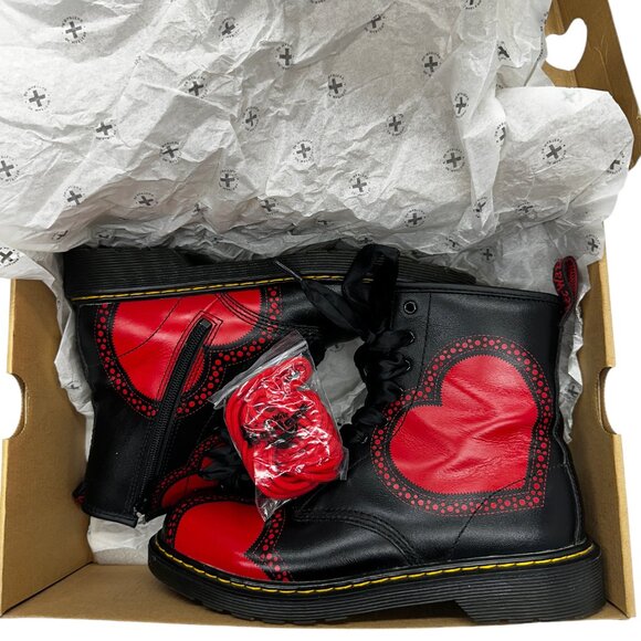 Dr Martens Delaney Heart Boots (6 Youth) - Picture 11 of 12